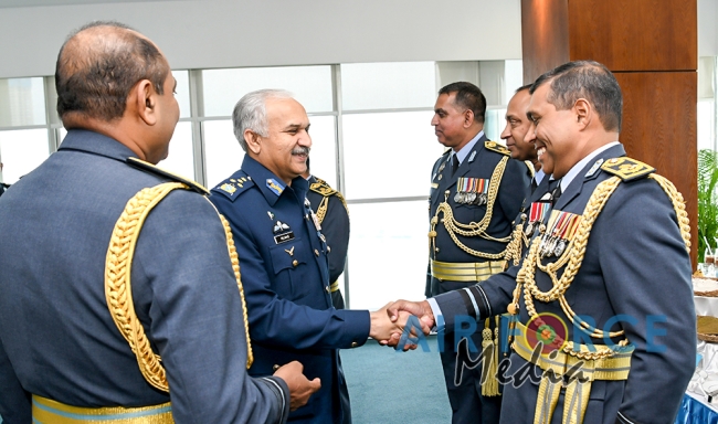 Chief of the Air Staff of the Pakistan Air Force Calls on the Commander