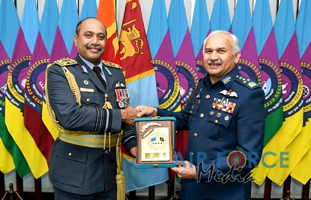 Chief of the Air Staff of the Pakistan Air Force Calls on the Commander