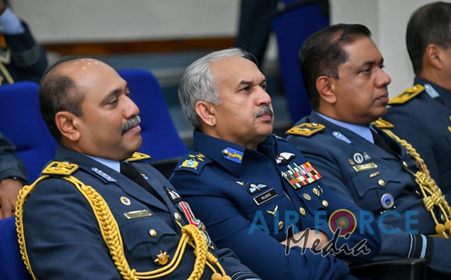 Chief of the Air Staff of the Pakistan Air Force Calls on the Commander