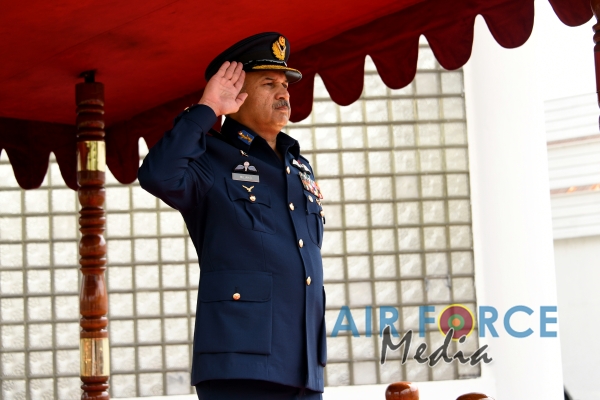Chief of the Air Staff of the Pakistan Air Force Calls on the Commander