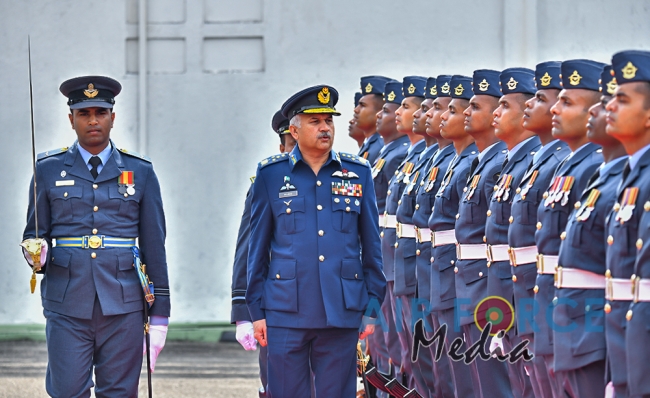 Chief of the Air Staff of the Pakistan Air Force Calls on the Commander