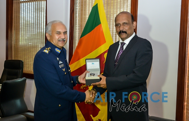 Pakistan Air Force Chief Calls on Secretary to the Ministry of Defence