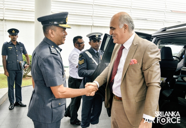 HIGH COMMISSIONER OF PAKISTAN IN SRI LANKA MADE FAREWELL CALL ON
THE COMMANDER OF THE AIR FORCE
