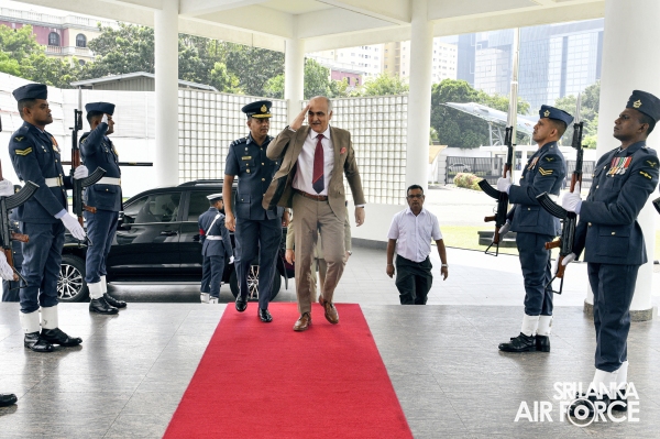HIGH
COMMISSIONER OF PAKISTAN IN SRI LANKA MADE FAREWELL CALL ON THE
COMMANDER OF THE AIR FORCE