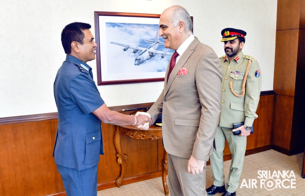 HIGH
COMMISSIONER OF PAKISTAN IN SRI LANKA MADE FAREWELL CALL ON THE
COMMANDER OF THE AIR FORCE