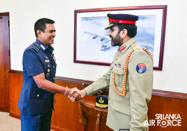 HIGH
COMMISSIONER OF PAKISTAN IN SRI LANKA MADE FAREWELL CALL ON THE
COMMANDER OF THE AIR FORCE