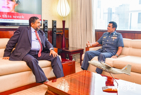 NEWLY APPOINTED HIGH COMMISSIONER OF SRI LANKA TO THE ISLAMIC REPUBLIC OF PAKISTAN CALLS ON THE COMMANDER