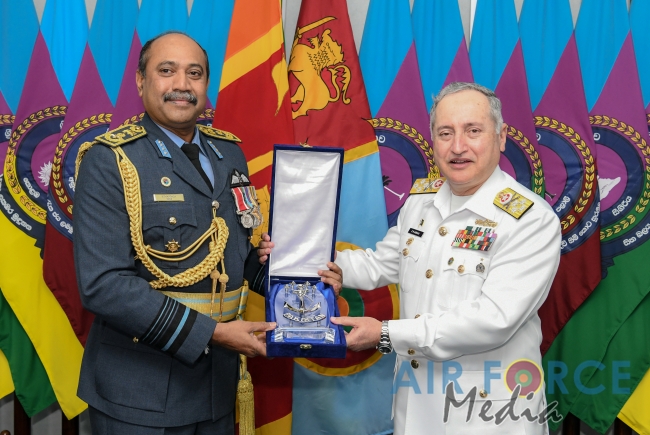 Chief of Naval Staff of the Pakistan Navy Calls on the Commander of the Air Force