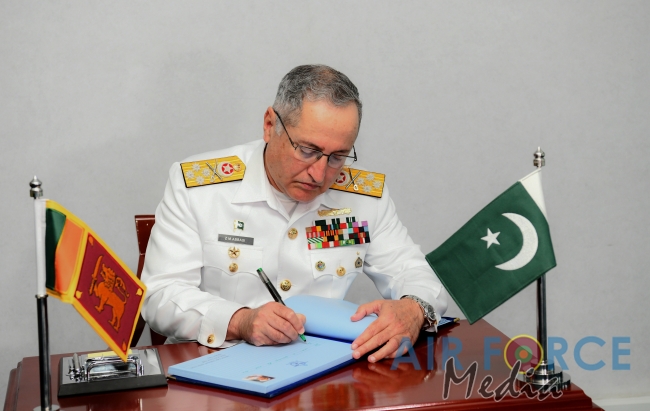 Chief of Naval Staff of the Pakistan Navy Calls on the Commander of the Air Force