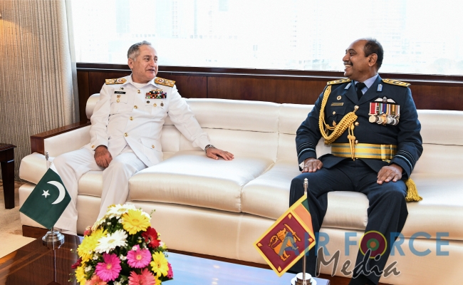 Chief of Naval Staff of the Pakistan Navy Calls on the Commander of the Air Force