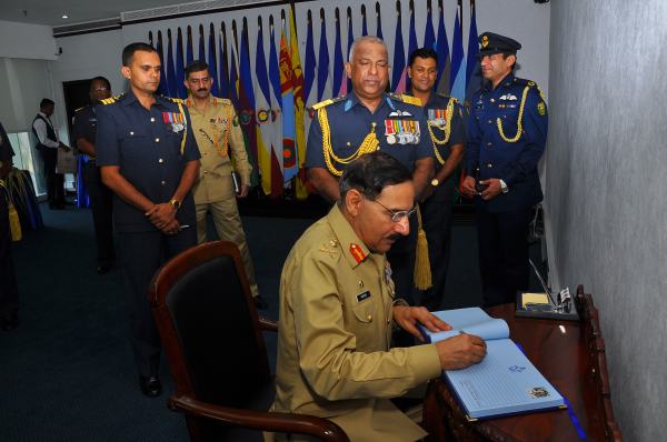 Chairman of the Joint Chiefs of Staff Committee of Pakistan calls on the Commander