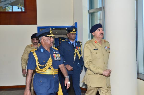 Chairman of the Joint Chiefs of Staff Committee of Pakistan calls on the Commander
