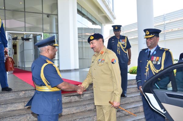 Chairman of the Joint Chiefs of Staff Committee of Pakistan calls on the Commander