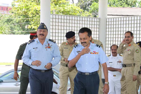 පකිස්තානු ජාතික ආරක්ෂක විශ්ව විද්යාලයේ නියෝජිතයන් ගුවන් හමුදා මූලස්ථානයේ සංචාරයක පකිස්තානු ජාතික ආරක්ෂක විශ්ව විද්යාලයේ නියෝජිතයන් ගුවන් හමුදා මූලස්ථානයේ සංචාරයක