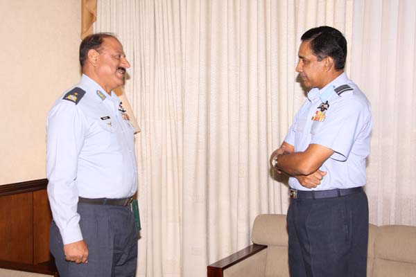 පකිස්තානු ජාතික ආරක්ෂක විශ්ව විද්යාලයේ නියෝජිතයන් ගුවන් හමුදා මූලස්ථානයේ සංචාරයක පකිස්තානු ජාතික ආරක්ෂක විශ්ව විද්යාලයේ නියෝජිතයන් ගුවන් හමුදා මූලස්ථානයේ සංචාරයක