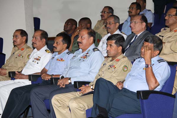 පකිස්තානු ජාතික ආරක්ෂක විශ්ව විද්යාලයේ නියෝජිතයන් ගුවන් හමුදා මූලස්ථානයේ සංචාරයක පකිස්තානු ජාතික ආරක්ෂක විශ්ව විද්යාලයේ නියෝජිතයන් ගුවන් හමුදා මූලස්ථානයේ සංචාරයක