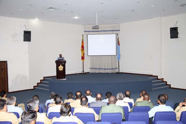 පකිස්තානු ජාතික ආරක්ෂක විශ්ව විද්යාලයේ නියෝජිතයන් ගුවන් හමුදා මූලස්ථානයේ සංචාරයක පකිස්තානු ජාතික ආරක්ෂක විශ්ව විද්යාලයේ නියෝජිතයන් ගුවන් හමුදා මූලස්ථානයේ සංචාරයක