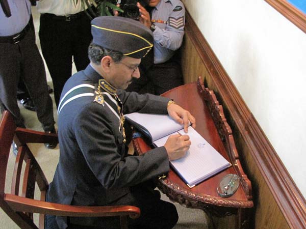 Pakistan Air Force Chief Arrives in Sri Lanka Pakistani Air Chief Pays a Courtesy call on the Sri Lankan Air Chief