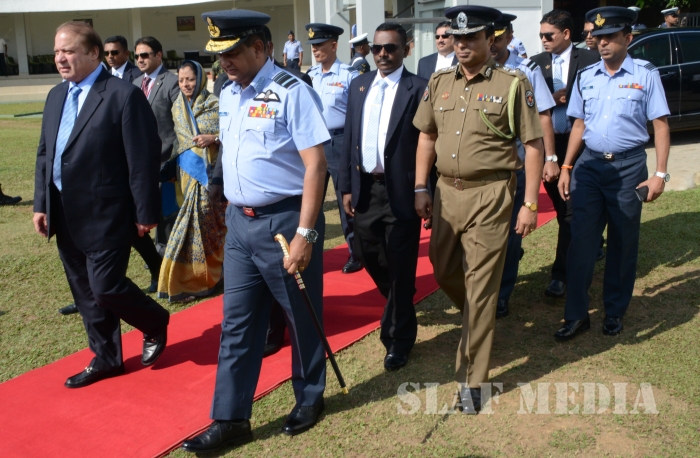 Pakistani Prime Minister flies on SLAF VVIP Helicopter