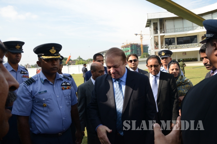 Pakistani Prime Minister flies on SLAF VVIP Helicopter