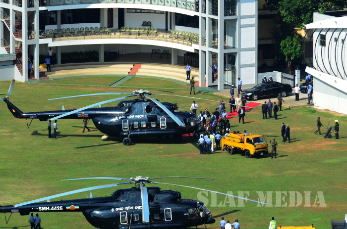 Pakistani Prime Minister flies on SLAF VVIP Helicopter