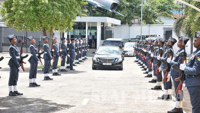 Delegation of secretary of defense Pakistan at SLAF HQ on 03.10.2018