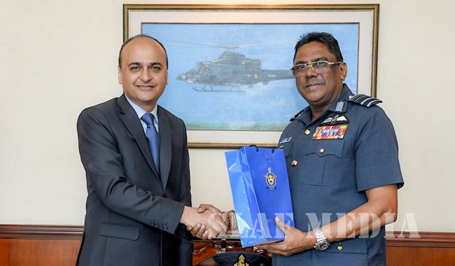 Delegation of secretary of defense Pakistan at SLAF HQ on 03.10.2018