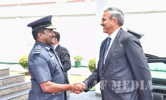 Delegation of secretary of defense Pakistan at SLAF HQ on 03.10.2018