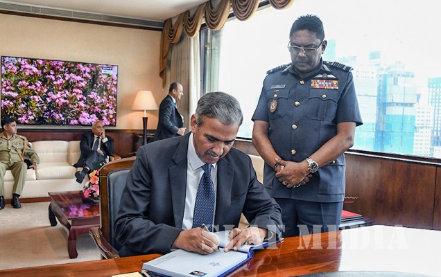 Delegation of secretary of defense Pakistan at SLAF HQ on 03.10.2018