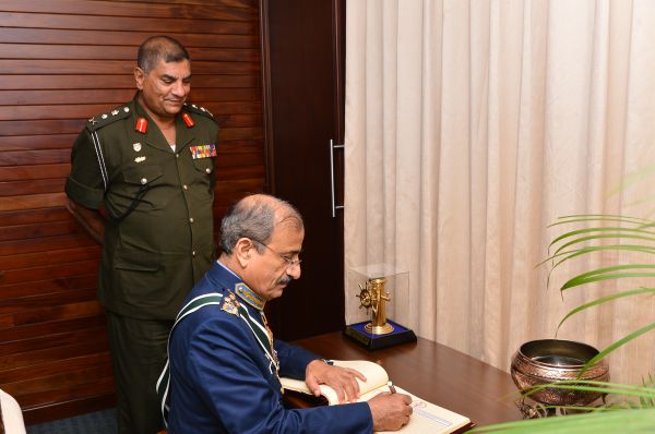Chief of the Air Staff of the Pakistan Air Force Visits MOD & UD