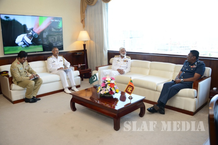 Chief of Naval Staff of the Pakistan Navy Calls on the Commander
of the Air Force