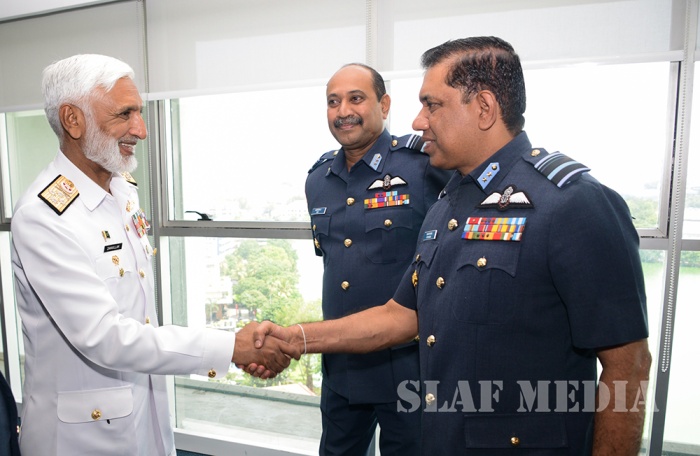 Chief of Naval Staff of the Pakistan Navy Calls on the Commander
of the Air Force