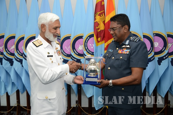 Chief of Naval Staff of the Pakistan Navy Calls on the Commander
of the Air Force