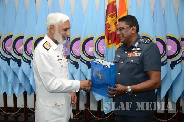 Chief of Naval Staff of the Pakistan Navy Calls on the Commander
of the Air Force