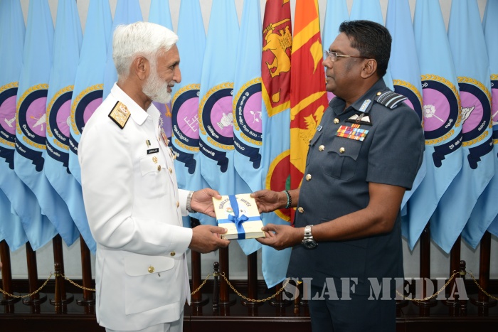 Chief of Naval Staff of the Pakistan Navy Calls on the Commander
of the Air Force
