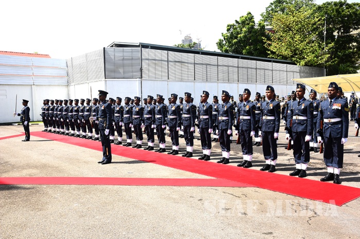 Chief of Naval Staff of the Pakistan Navy Calls on the Commander
of the Air Force