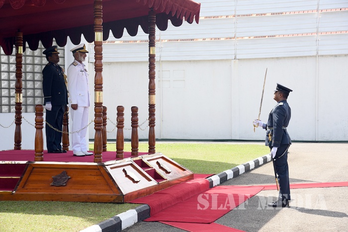 Chief of Naval Staff of the Pakistan Navy Calls on the Commander
of the Air Force