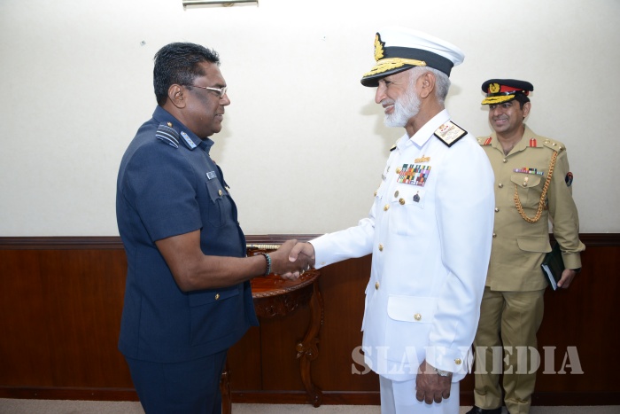 Chief of Naval Staff of the Pakistan Navy Calls on the Commander
of the Air Force