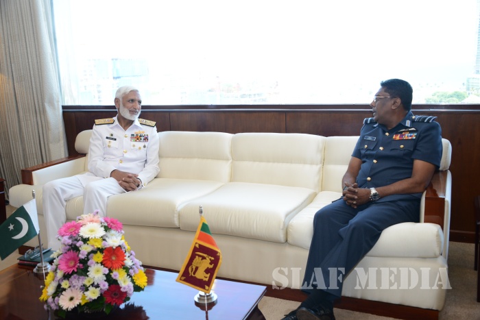 Chief of Naval Staff of the Pakistan Navy Calls on the Commander
of the Air Force