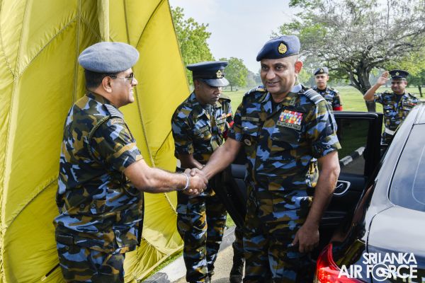 THE BADGES AWARDING CEREMONY of THE COURSES OF NO. 50 BASIC
AIRBORNE, NO. 09 BASIC MILITARY RIGGER AND NO.08 SPECIAL AIRBORNE F