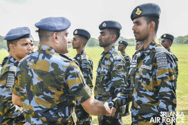 THE BADGES AWARDING CEREMONY of THE COURSES OF NO. 50 BASIC
AIRBORNE, NO. 09 BASIC MILITARY RIGGER AND NO.08 SPECIAL AIRBORNE F