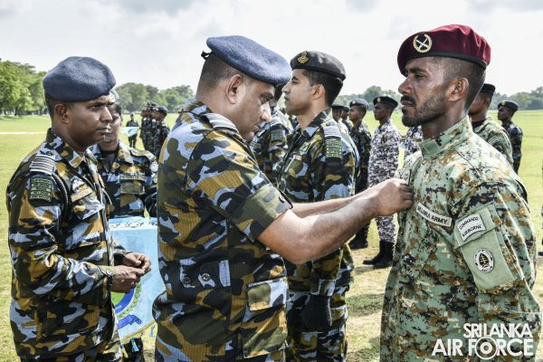 THE BADGES AWARDING CEREMONY of THE COURSES OF NO. 50 BASIC
AIRBORNE, NO. 09 BASIC MILITARY RIGGER AND NO.08 SPECIAL AIRBORNE F