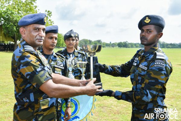 THE BADGES AWARDING CEREMONY of THE COURSES OF NO. 50 BASIC
AIRBORNE, NO. 09 BASIC MILITARY RIGGER AND NO.08 SPECIAL AIRBORNE F