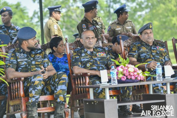 THE BADGES AWARDING CEREMONY of THE COURSES OF NO. 50 BASIC
AIRBORNE, NO. 09 BASIC MILITARY RIGGER AND NO.08 SPECIAL AIRBORNE F