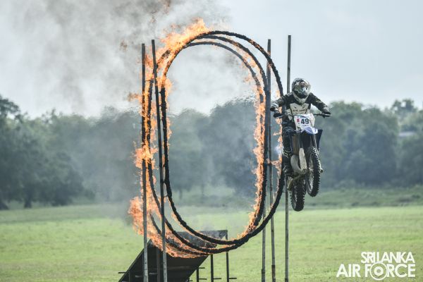 THE BADGES AWARDING CEREMONY of THE COURSES OF NO. 50 BASIC
AIRBORNE, NO. 09 BASIC MILITARY RIGGER AND NO.08 SPECIAL AIRBORNE F