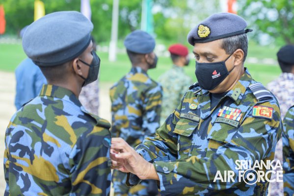 NO.46 BASIC AIRBORNE COURSE CONCLUDES AT AMPARA