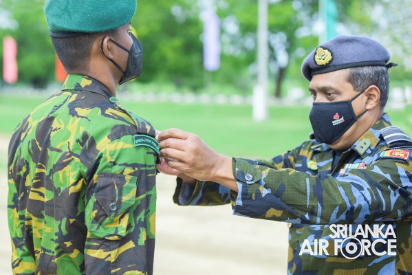 NO.46 BASIC AIRBORNE COURSE CONCLUDES AT AMPARA