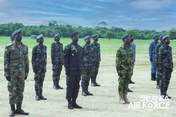 NO.46 BASIC AIRBORNE COURSE CONCLUDES AT AMPARA