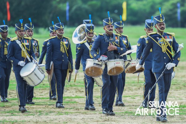 NO.46 BASIC AIRBORNE COURSE CONCLUDES AT AMPARA