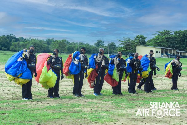 NO.46 BASIC AIRBORNE COURSE CONCLUDES AT AMPARA